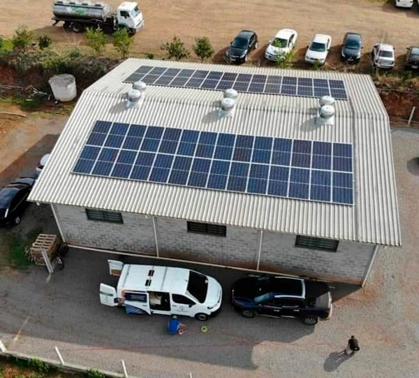 Painéis solares na Serrana Conexões